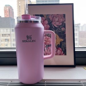 Stanley 64 oz The Quencher H2.0 Flowstate Tumbler in Tulle